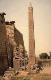 Kamenný obelisk